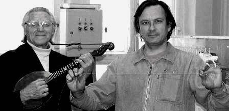 Владимир Андрианович Яковлев и Дмитрий Леонидович Бабиченко в цехе фирмы "Господин Музыкант"